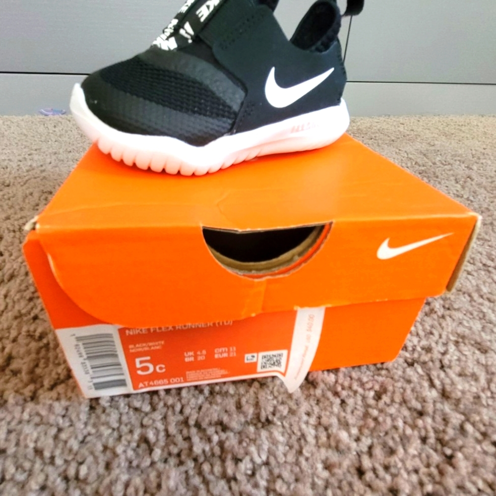 SNEAKER